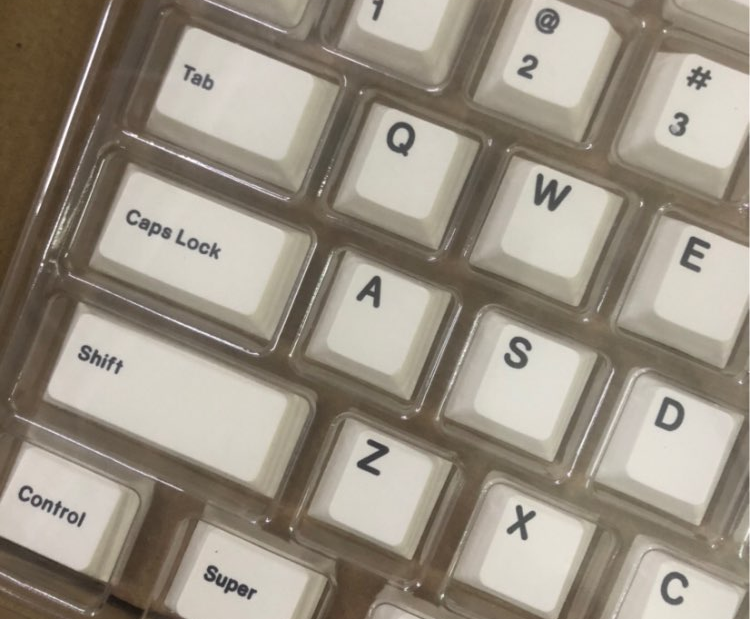 picture of JKDK Black on White set, with mis-aligned Shift legend